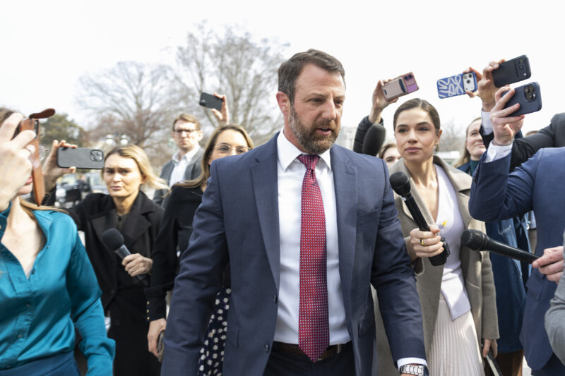 Trump Replaces DHS Chief Kristi Noem, Nominates Senator Markwayne Mullin