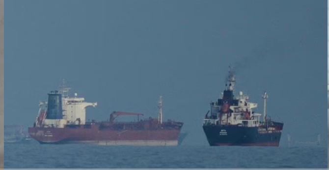 Trump Warns Iran: “Fast Attack Ships” Will Be Immediately Destroyed Near Strait of Hormuz