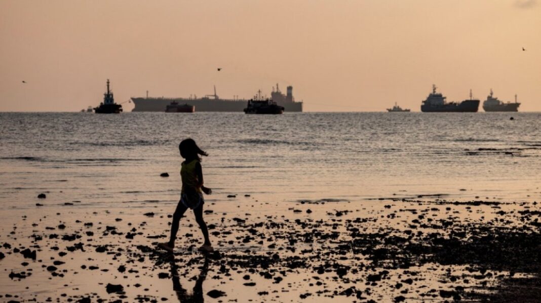 US Extends Sanctions Relief on Russian Seaborne Oil Amid Market Pressure