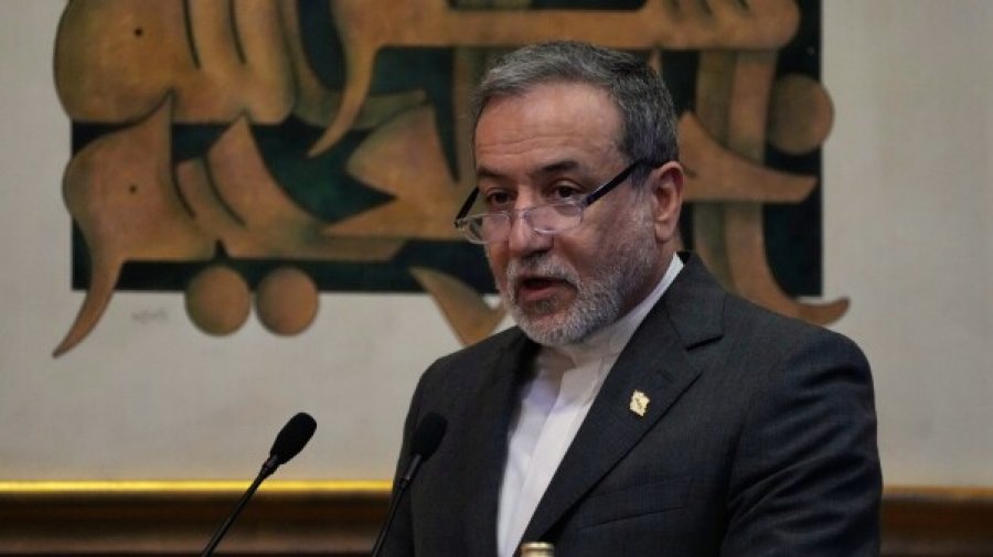 Iran Ready for Military Conflict with US If Talks Fail, Warns Foreign Minister