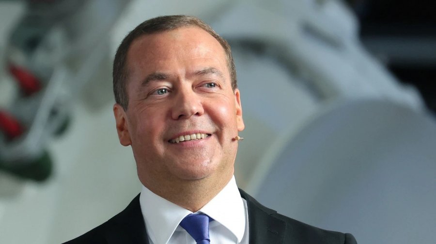 Medvedev Says Bab al-Mandeb Could Serve as Iran’s Strategic Alternative to Strait of Hormuz