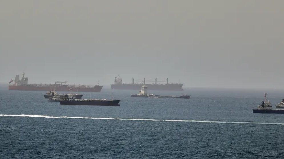 Iran Holds Talks with Oman on Hormuz Strait Management