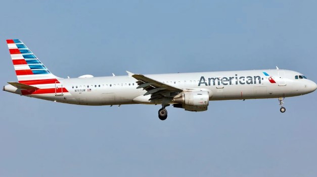 Laptop Overheats and Catches Fire Mid-Flight, Injuring Five Passengers