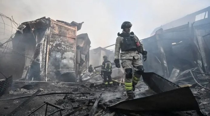 At Least 16 Killed in Russian-Ukrainian Strikes Over 24 Hours