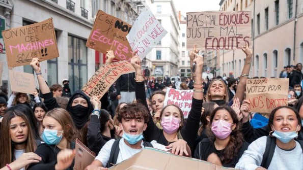 France Closes Up to 500 Schools as Student Protests Escalate